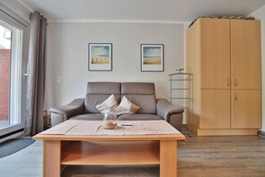 Fernseher, DVD-Player, Stereoanlage