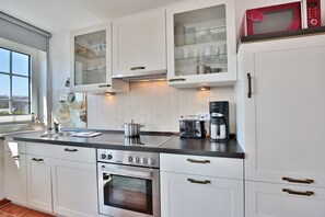 Kühlschrank, Mikrowelle, Ofen, Geschirrspüler