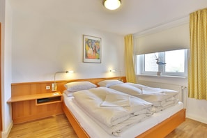1 bedroom, iron/ironing board, free WiFi