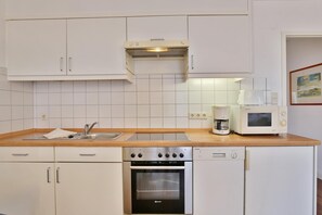 Fridge, dishwasher, coffee/tea maker, toaster