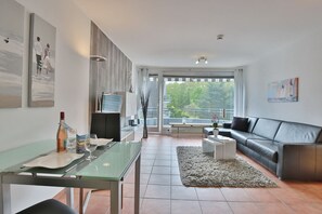 Fernseher, DVD-Player, Stereoanlage