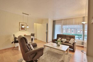 Fernseher, DVD-Player, Stereoanlage