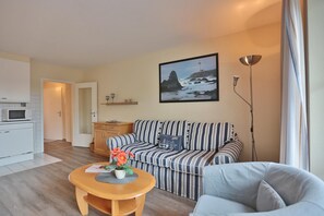 Fernseher, DVD-Player, Stereoanlage