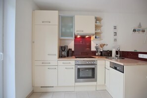 Kühlschrank, Ofen, Herdplatte, Geschirrspüler