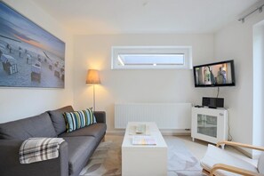 Fernseher, DVD-Player, Stereoanlage