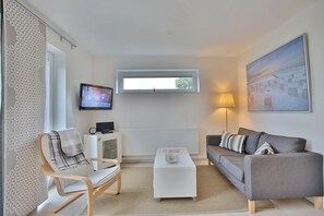 Fernseher, DVD-Player, Stereoanlage