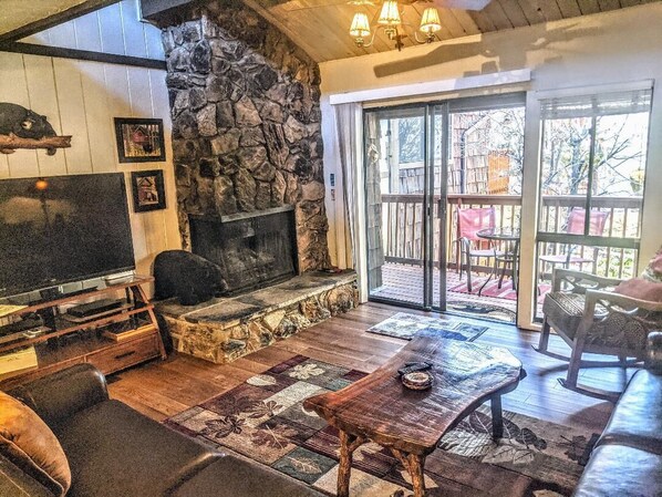 TV, fireplace - Ski, Soak & Relax, 2 BR/1.5 BA Townhouse with Spa, at the base of Snow Summit (Big Bear Lake)