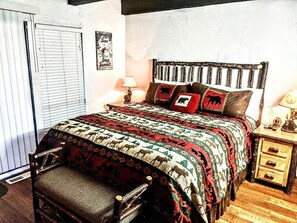 2 bedrooms, free WiFi, bed sheets - Ski, Soak & Relax, 2 BR/1.5 BA Townhouse with Spa, at the base of Snow Summit (Big Bear Lake)