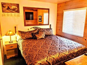 2 bedrooms, free WiFi, bed sheets - Ski, Soak & Relax, 2 BR/1.5 BA Townhouse with Spa, at the base of Snow Summit (Big Bear Lake)