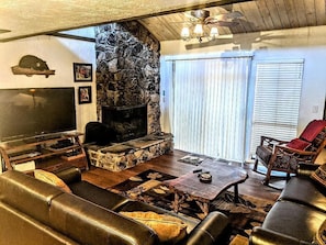 TV, fireplace - Ski, Soak & Relax, 2 BR/1.5 BA Townhouse with Spa, at the base of Snow Summit (Big Bear Lake)
