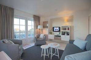 Fernseher, DVD-Player, Stereoanlage