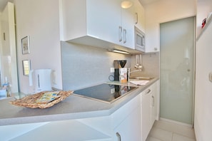 Kühlschrank, Herdplatte, Geschirrspüler