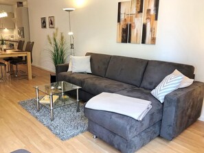 Fernseher, DVD-Player, Stereoanlage