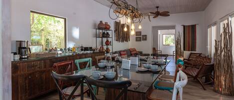 Free daily buffet breakfast