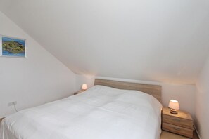 1 bedroom, iron/ironing board, free WiFi