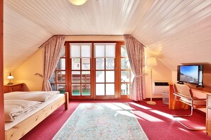 2 Schlafzimmer, Schreibtisch, Bügeleisen/Bügelbrett, kostenloses WLAN