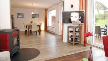 Fernseher, DVD-Player, Stereoanlage