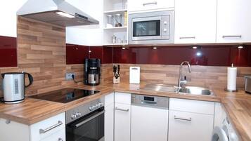 Kühlschrank, Ofen, Herdplatte, Geschirrspüler