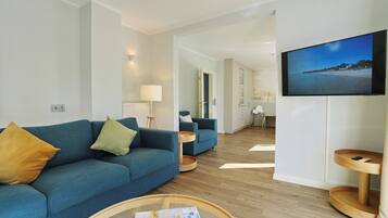 Fernseher, DVD-Player, Stereoanlage