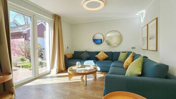 Fernseher, DVD-Player, Stereoanlage