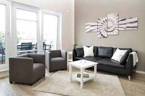 Fernseher, DVD-Player, Stereoanlage