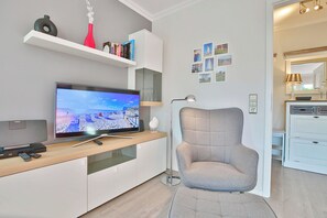 Fernseher, DVD-Player, Stereoanlage