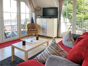 Fernseher, DVD-Player, Stereoanlage