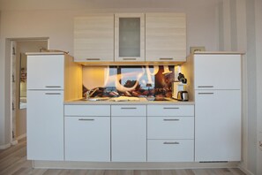 Kühlschrank, Herdplatte, Geschirrspüler