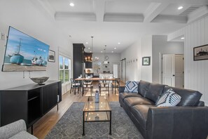 Smart TV - Indiana Crossing: Modern & Upscale, Near Derby (Jeffersonville)