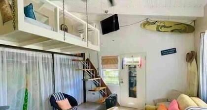 Vibeinn: 9 Bedroom House w pool-patios (6 King and 3 Queen), Funky Fun 9 Bedroom Rental