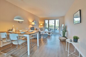 Fernseher, DVD-Player, Stereoanlage