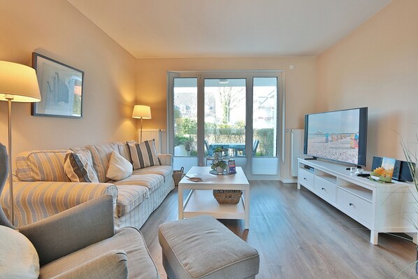 Fernseher, DVD-Player, Stereoanlage