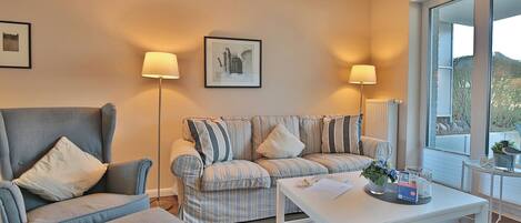 Télévision, lecteur de DVD, chaîne hi-fi