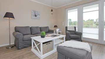 Una televisión, un reproductor de DVD, un reproductor estéreo