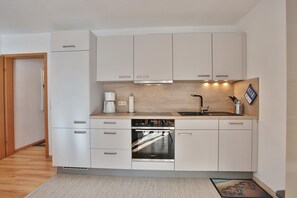 Kühlschrank, Herdplatte, Geschirrspüler