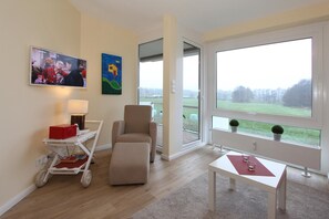 Fernseher, DVD-Player, Stereoanlage