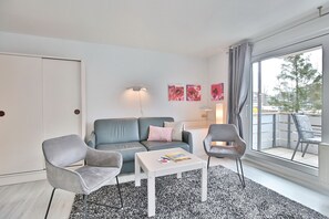 Fernseher, DVD-Player, Stereoanlage