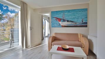 Fernseher, DVD-Player, Stereoanlage