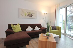 Fernseher, DVD-Player, Stereoanlage