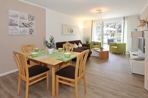 Télévision, lecteur de DVD, chaîne hi-fi