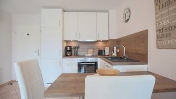 Kühlschrank, Ofen, Herdplatte, Geschirrspüler