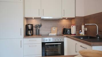 Kühlschrank, Ofen, Herdplatte, Geschirrspüler