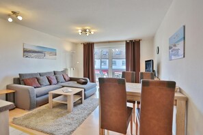 Fernseher, DVD-Player, Stereoanlage