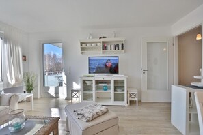 Fernseher, DVD-Player, Stereoanlage