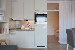 Réfrigérateur, four, plaque de cuisson, lave-vaisselle