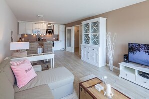 Fernseher, DVD-Player, Stereoanlage