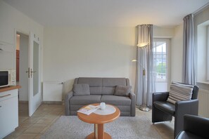 Fernseher, DVD-Player, Stereoanlage