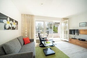 Fernseher, DVD-Player, Stereoanlage