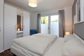 2 bedrooms, iron/ironing board, free WiFi