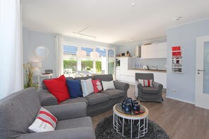 Fernseher, DVD-Player, Stereoanlage